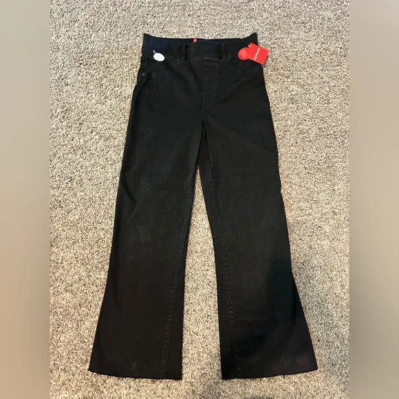NWT SPANX Cropped Flare Jeans in Black Wash - Picture 4 of 8